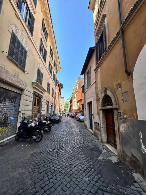 locale commerciale in vendita a Roma in zona Trastevere