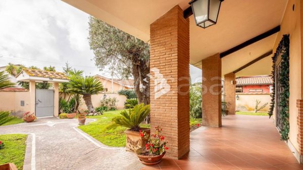 casa indipendente in vendita a Roma in zona Infernetto