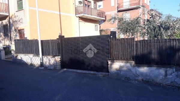 appartamento in vendita a Roma in zona Torre Angela