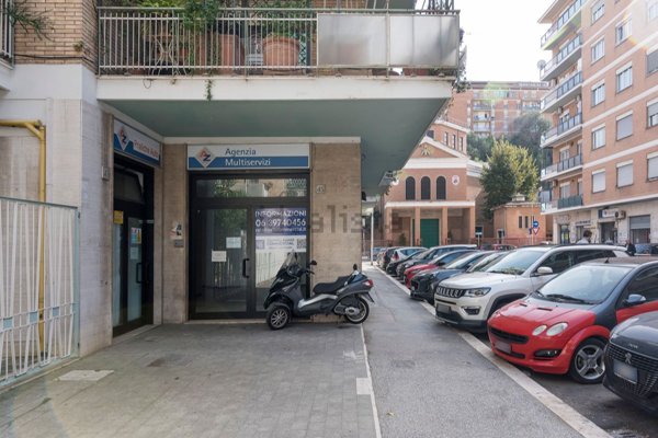 locale commerciale in vendita a Roma in zona Aurelio