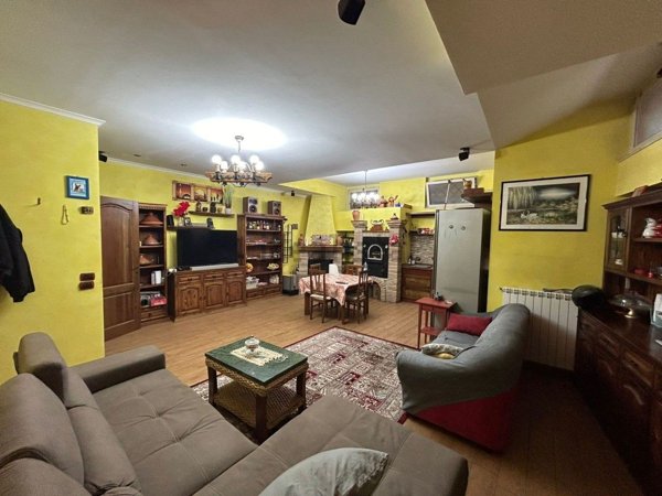 casa indipendente in vendita a Roma