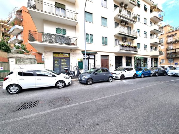 locale commerciale in vendita a Roma