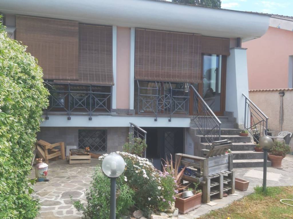casa indipendente in vendita a Roma in zona Infernetto
