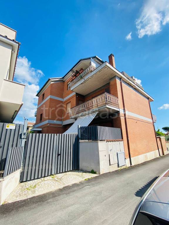 appartamento in vendita a Roma in zona Casal Morena