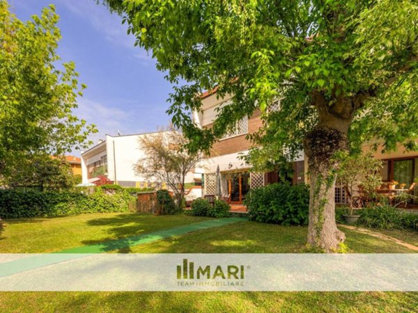 casa indipendente in vendita a Roma in zona Axa
