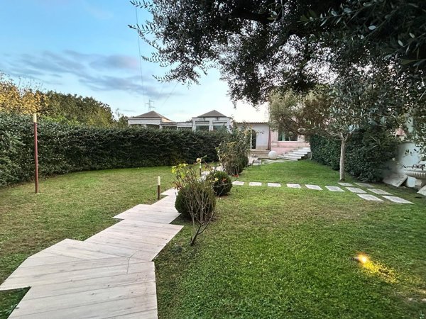 casa indipendente in vendita a Roma in zona Trigoria
