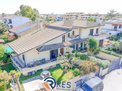 casa indipendente in vendita a Roma in zona Ostia Antica