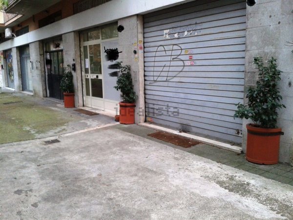 locale commerciale in vendita a Roma in zona Ardeatino