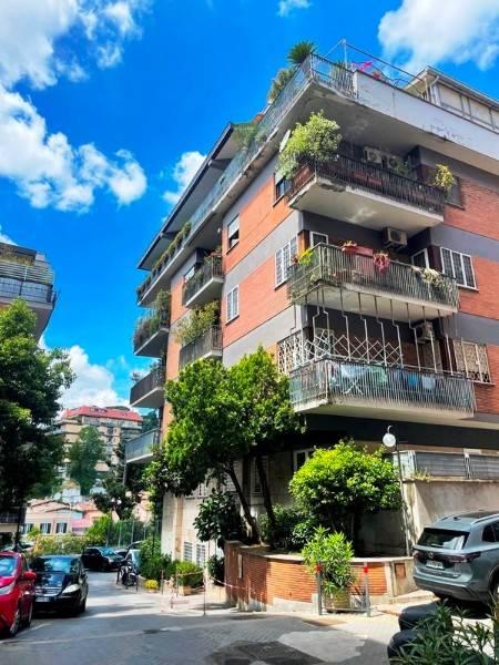 appartamento in vendita a Roma in zona Tor di Quinto