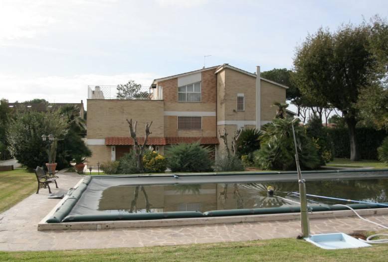 casa indipendente in vendita a Roma in zona Axa