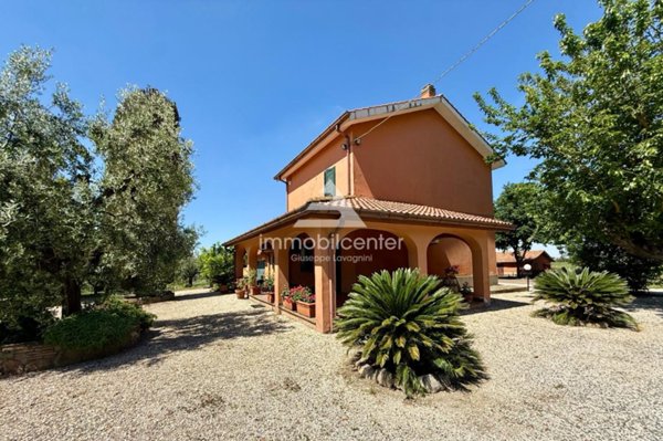 casa indipendente in vendita a Roma
