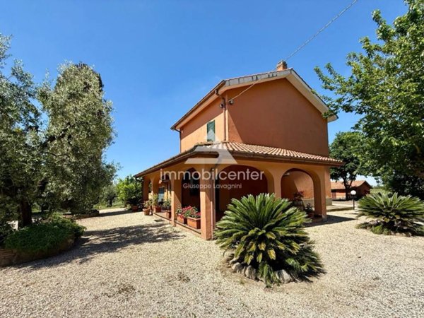 casa indipendente in vendita a Roma in zona Trigoria