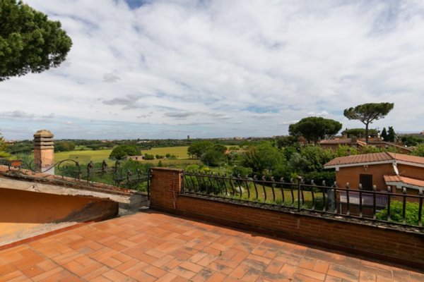 appartamento in vendita a Roma in zona Appio Pignatelli