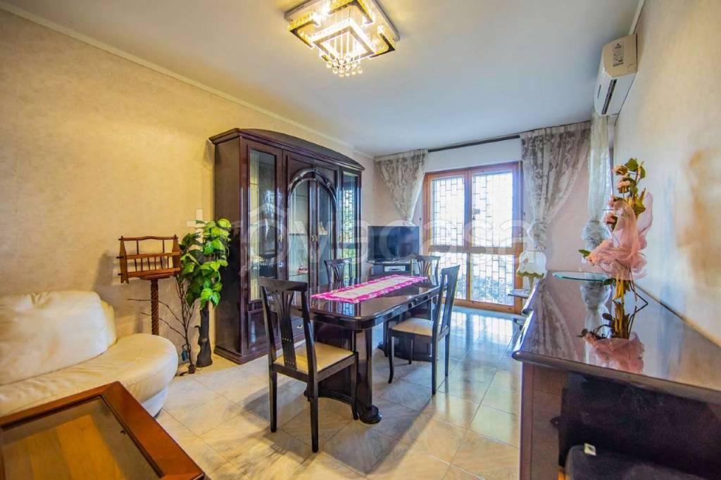 appartamento in vendita a Roma in zona Torre Angela
