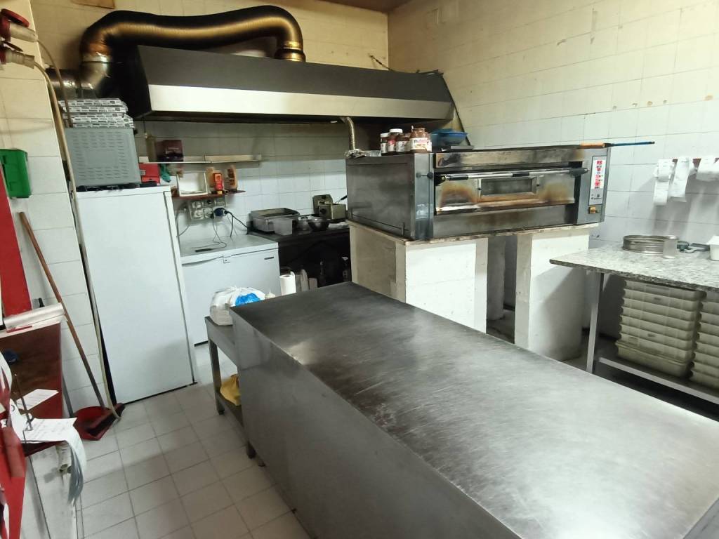 negozio in vendita a Roma in zona Primavalle