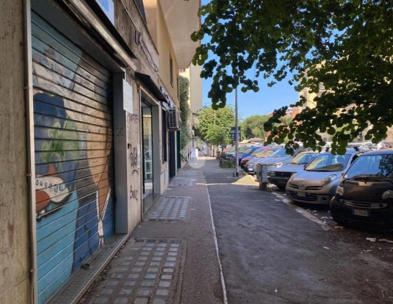 locale commerciale in vendita a Roma in zona Don Bosco