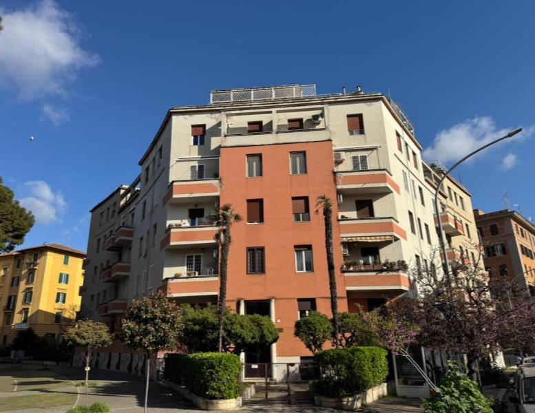 appartamento in vendita a Roma in zona Tuscolano