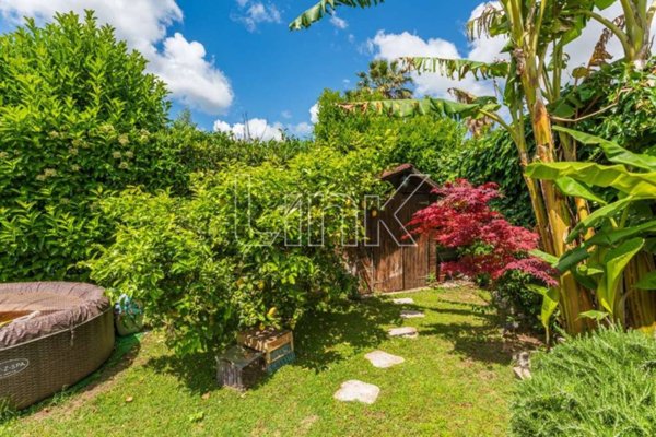 casa indipendente in vendita a Roma in zona Massimina/Casal Lumbroso