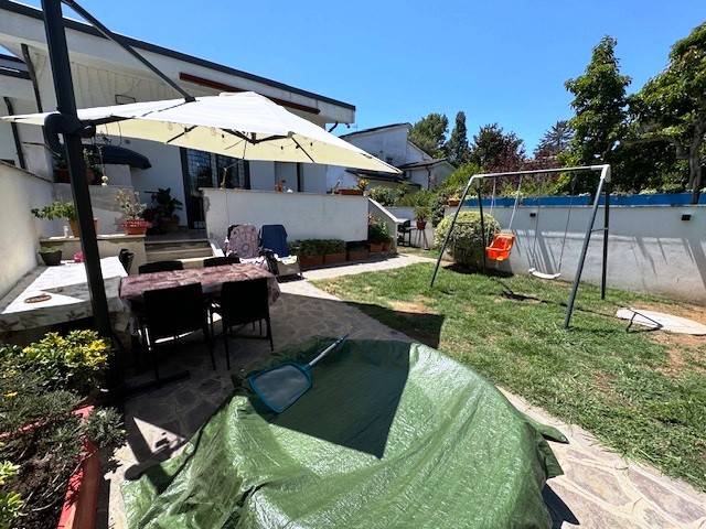 casa indipendente in vendita a Roma in zona Infernetto