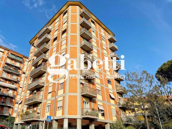 appartamento in vendita a Roma in zona Torre Spaccata