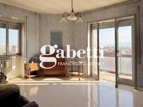 appartamento in vendita a Roma in zona Torre Spaccata