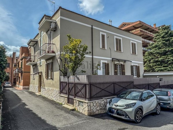 appartamento in vendita a Roma in zona Infernetto