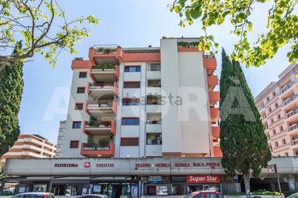 negozio in vendita a Roma in zona Vigna Murata