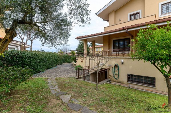 casa indipendente in vendita a Roma in zona Tre Pini - Poggio dei Fiori