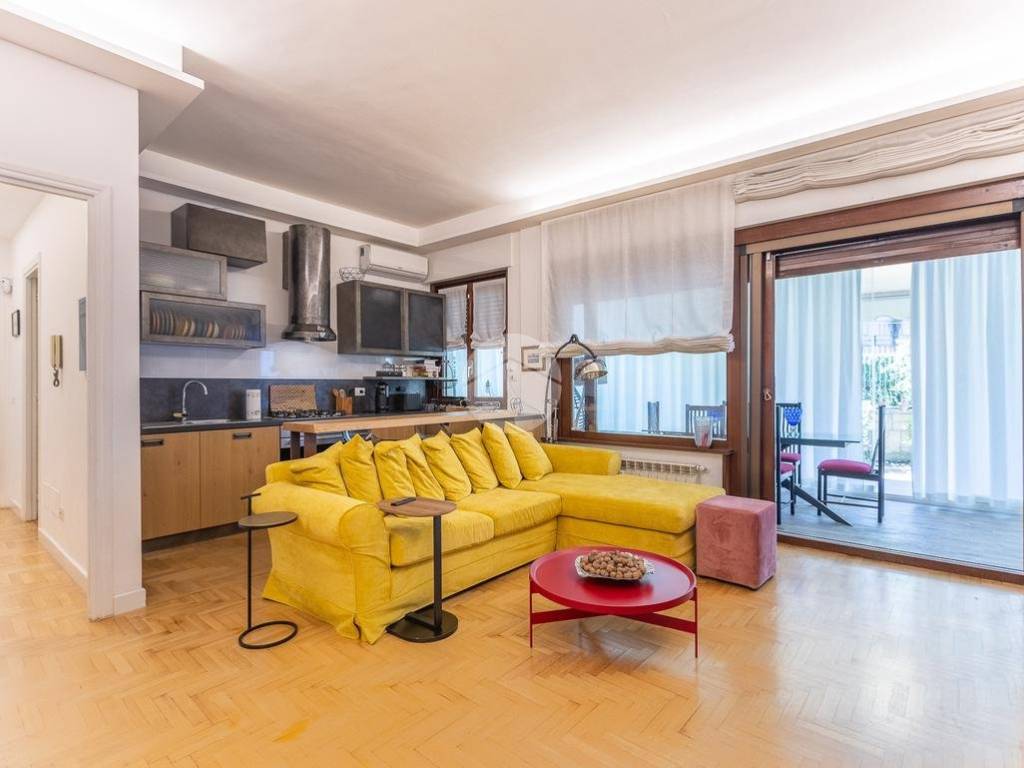 appartamento in vendita a Roma in zona Tor di Quinto