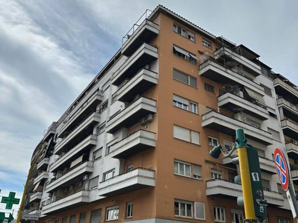 appartamento in vendita a Roma in zona Appio Latino