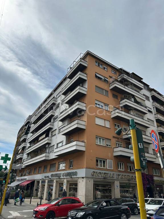 appartamento in vendita a Roma in zona Appio Latino