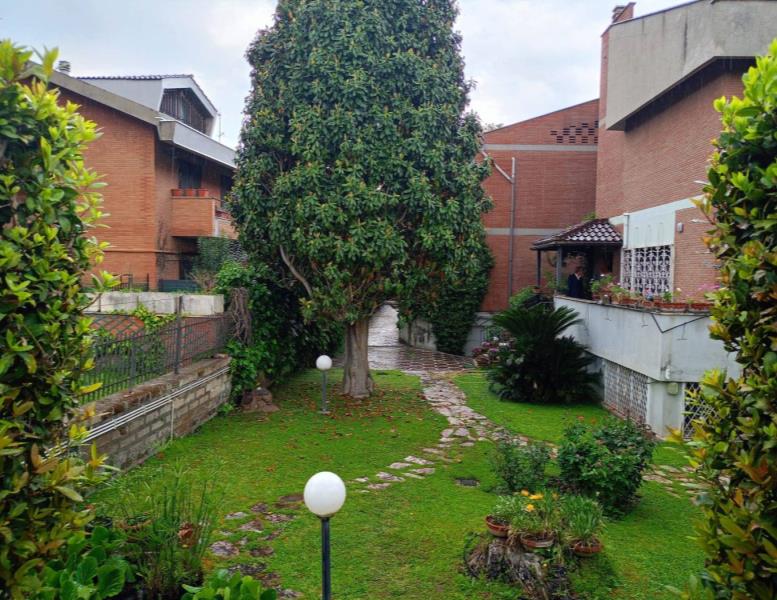 casa indipendente in vendita a Roma in zona Ludovisi/Sallustiano