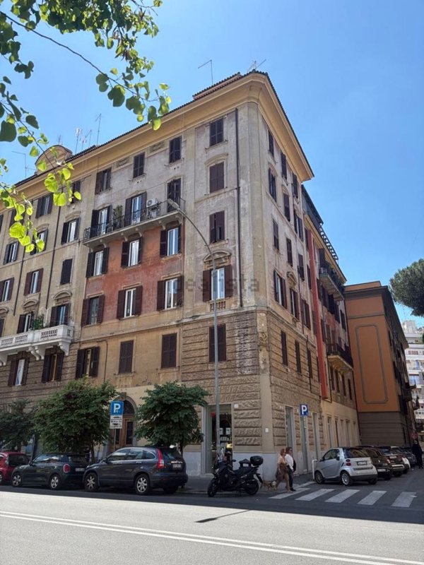 appartamento in vendita a Roma in zona Appio Latino
