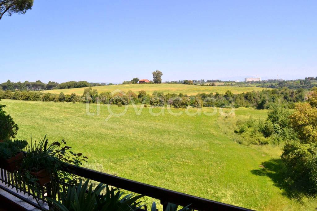 appartamento in vendita a Roma in zona Tomba di Nerone