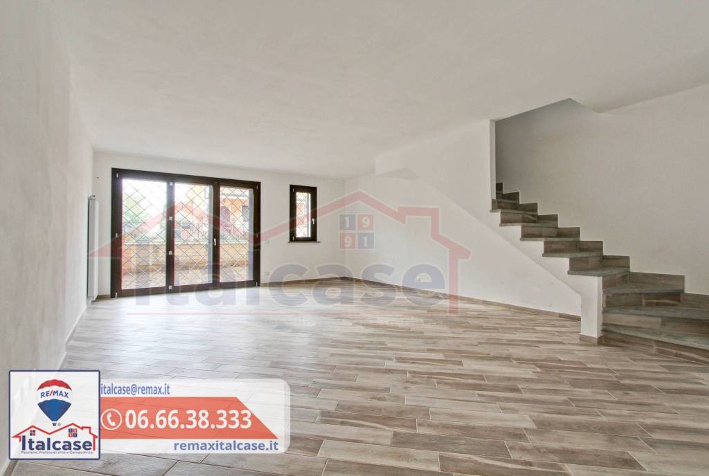 casa indipendente in vendita a Roma in zona Valle Santa