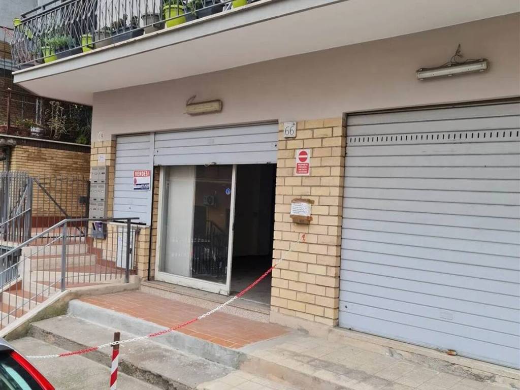 negozio in vendita a Roma in zona Tor Vergata/Torrenova