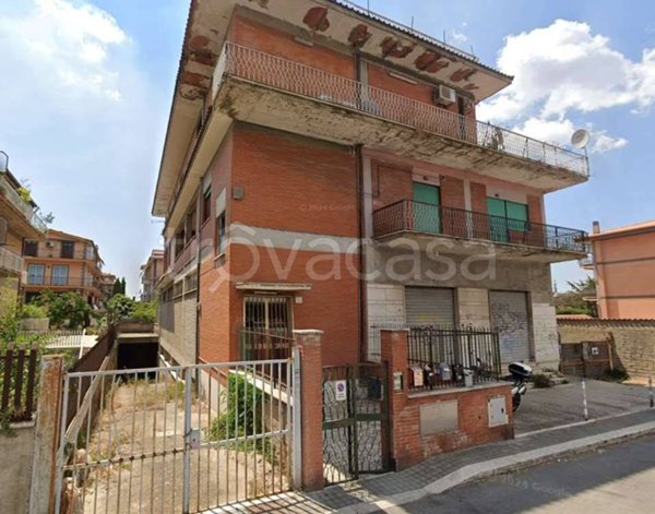 appartamento in vendita a Roma in zona Casal Morena