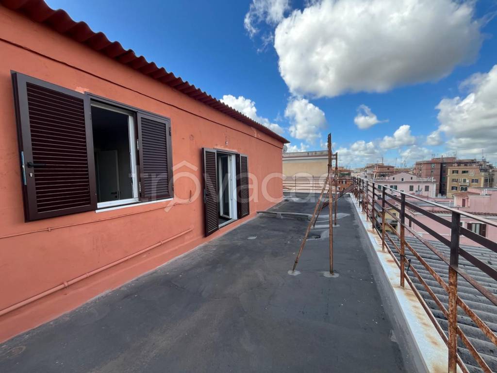 appartamento in vendita a Roma in zona Appio Latino
