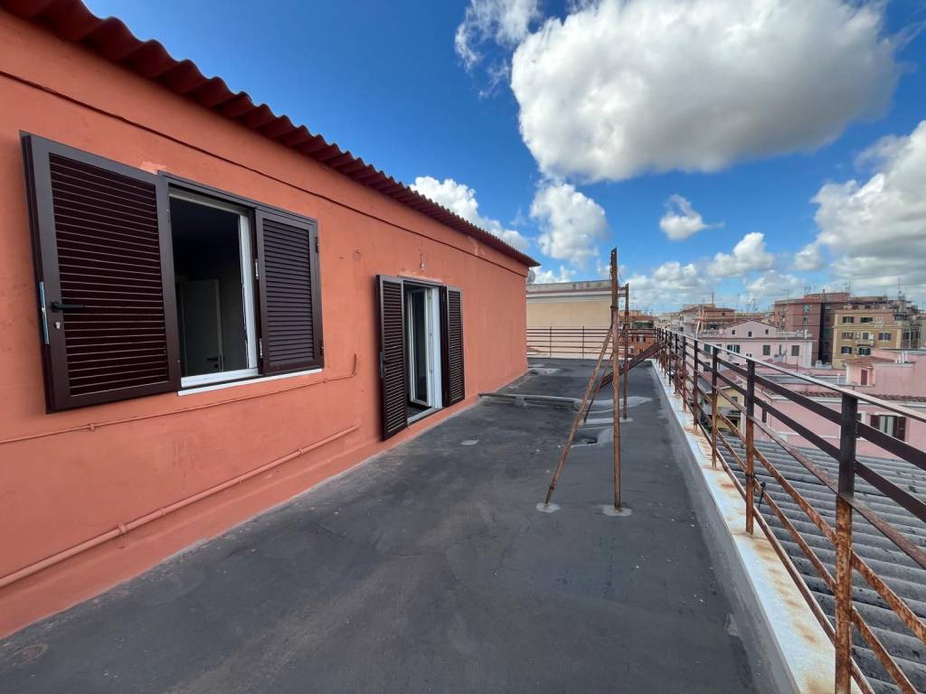 appartamento in vendita a Roma in zona Appio Latino