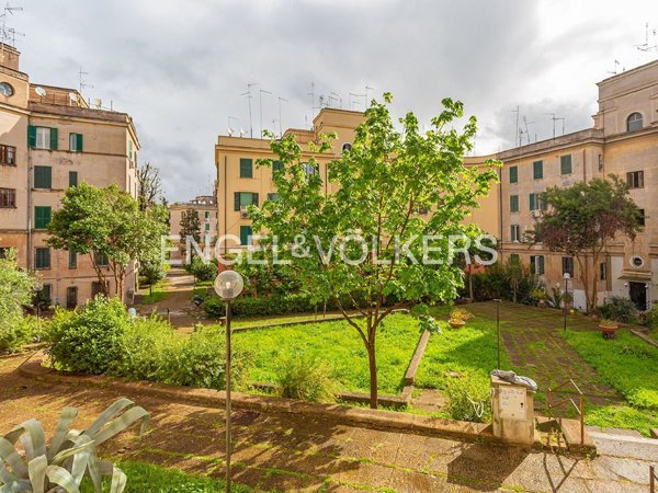 appartamento in vendita a Roma in zona Ostiense