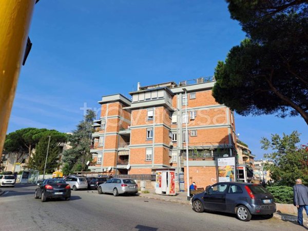 appartamento in vendita a Roma in zona Corviale
