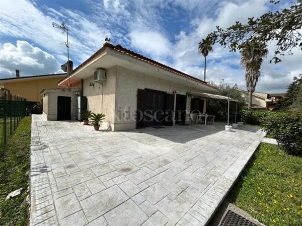 casa indipendente in vendita a Roma in zona Infernetto
