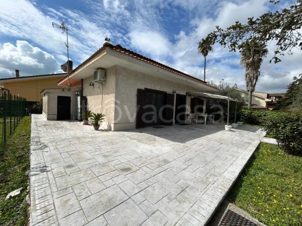 casa indipendente in vendita a Roma in zona Infernetto