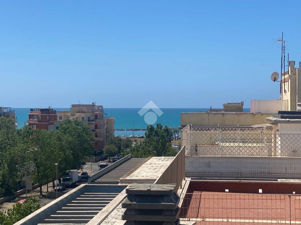 appartamento in vendita a Roma in zona Ostia