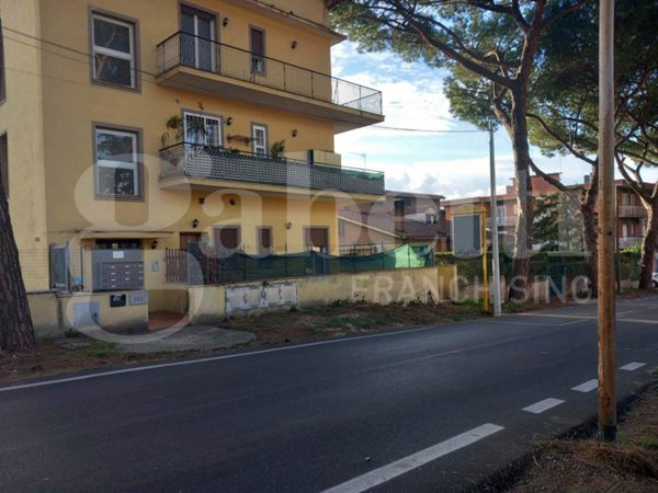 appartamento in vendita a Roma in zona Giardini di Corcolle
