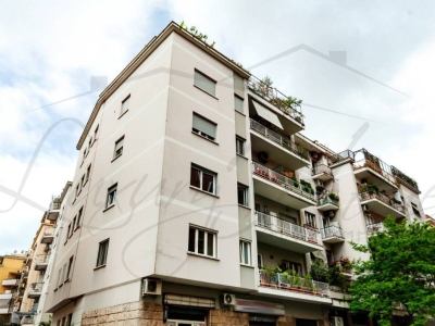 appartamento in vendita a Roma in zona Appio Latino