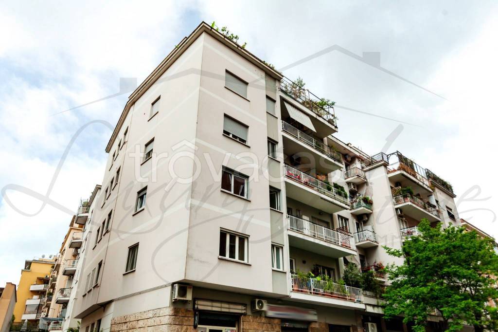 appartamento in vendita a Roma in zona Appio Latino