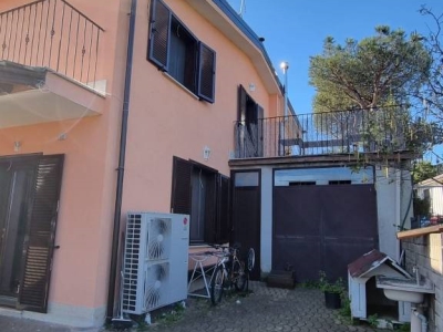 casa indipendente in vendita a Roma