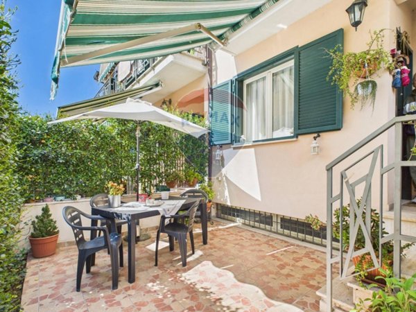 casa indipendente in vendita a Roma in zona Massimina/Casal Lumbroso