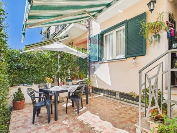 casa indipendente in vendita a Roma in zona Massimina/Casal Lumbroso